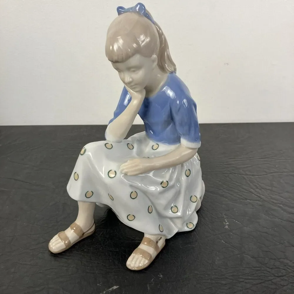 Porcelain Girl Figurine 8‑7148 Sitting Pose Pastel Dress Vintage Style Decor HTF